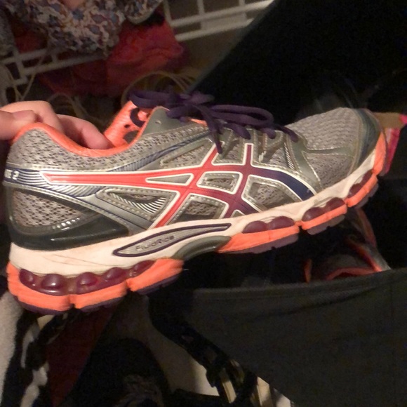 ASICS - Picture 2 of 3